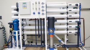 Non-Chemical Critical Water for Healthcare Reprocessing